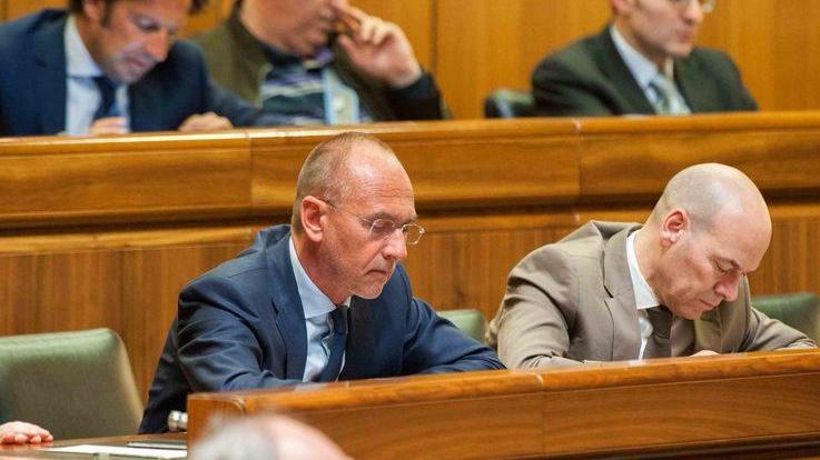 Irpef e sanità, il centrodestra all’attacco