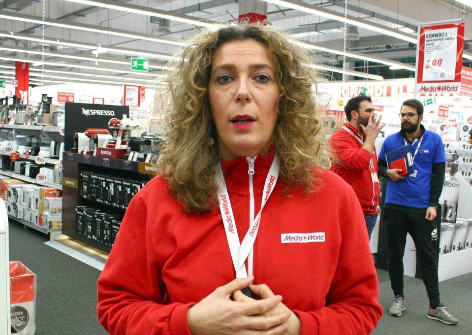 La rapina a Media World: «Ero terrorizzata non riuscivo neppure ad aprire la cassa» 