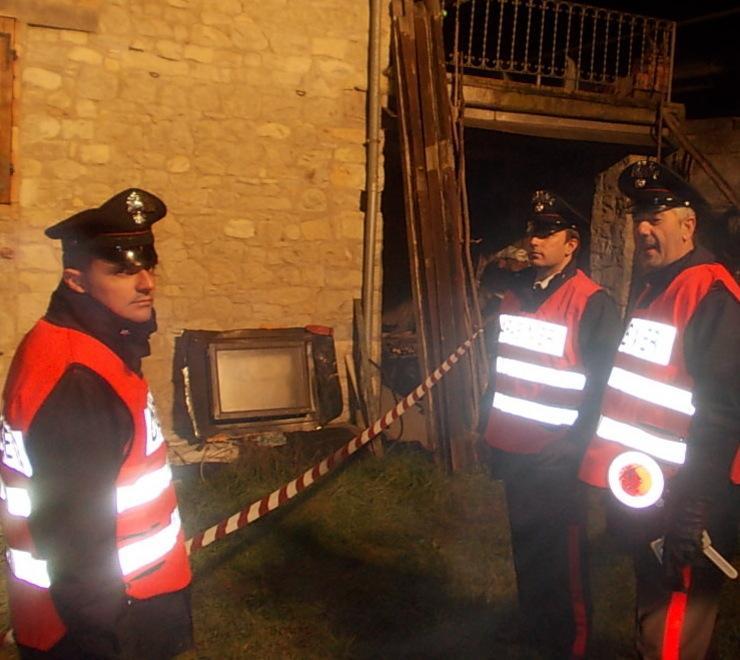  Incendio a Casina, anziano salvato dai carabinieri 
