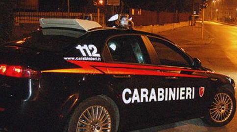 Ladri inseguiti dopo i furti si gettano dall’auto in corsa 