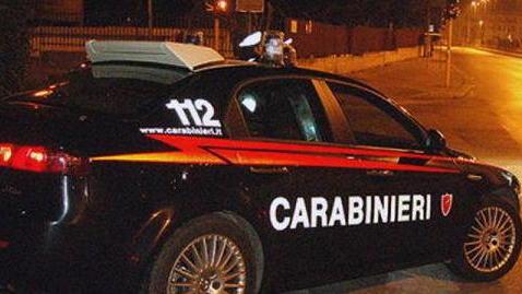 Ladri inseguiti dopo i furti si gettano dall’auto in corsa
