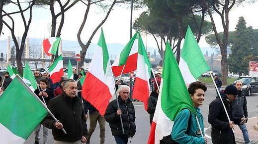 In cento in corteo per chiedere sicurezza