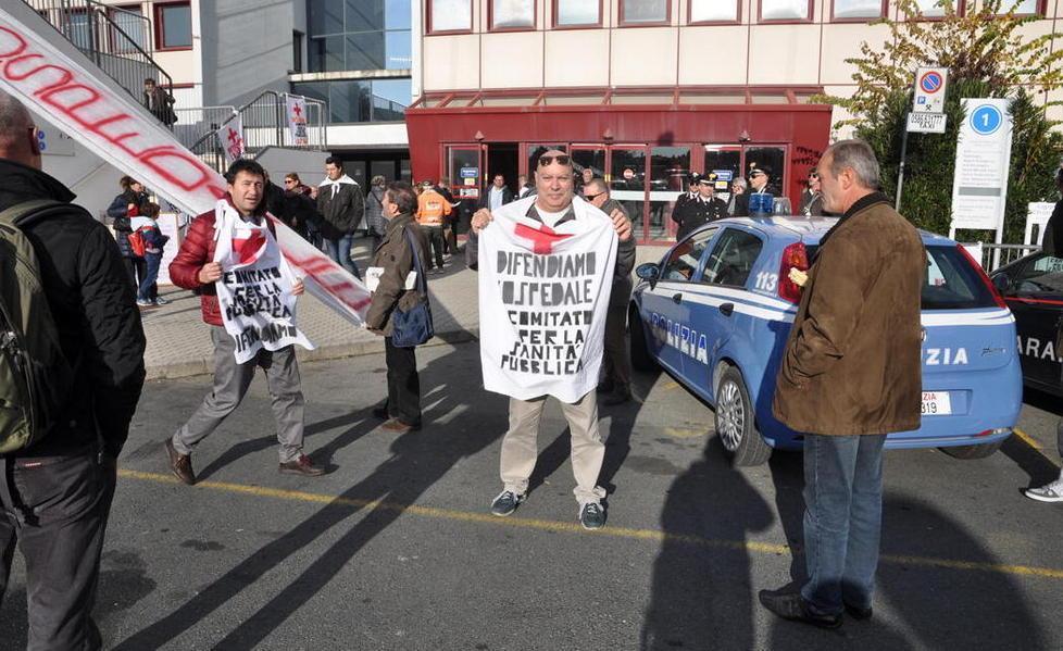 «Noi difendiamo l’ospedale» ma tanta gente resta a casa 