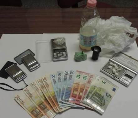 Nasconde la droga nel clacson 