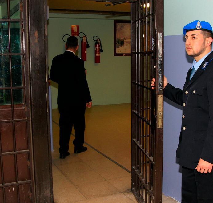 Esce dal carcere ma glielo riportano subito per errore