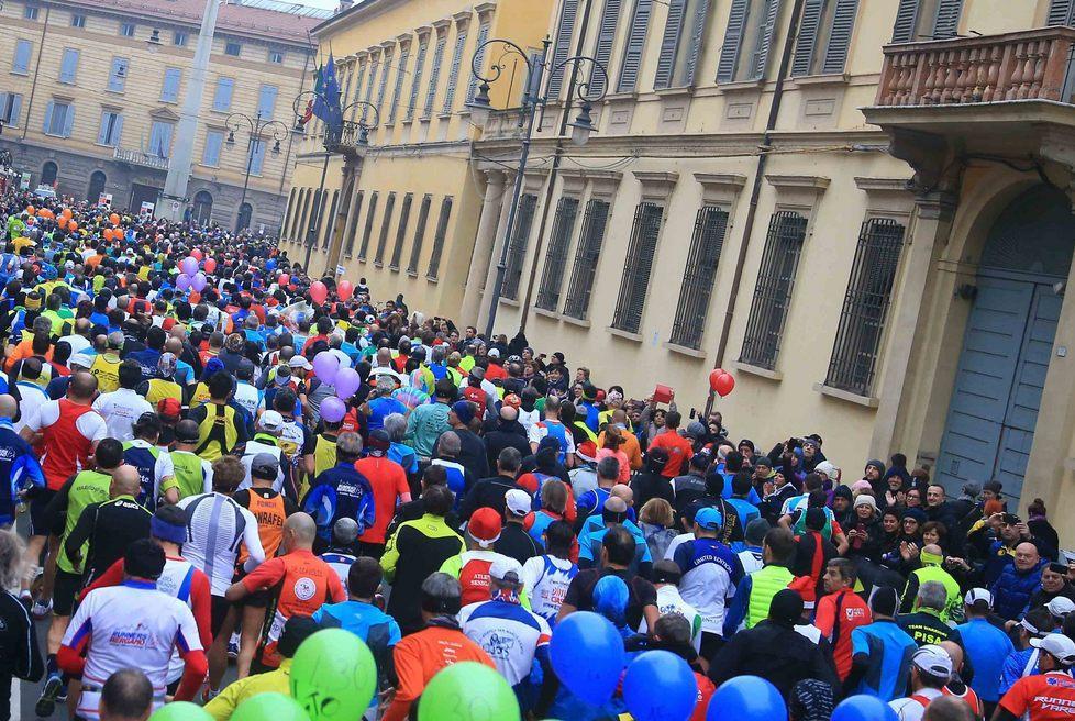 I podisti invadono Reggio sono più di 3.400, record 