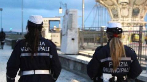 La polizia municipale sul Molo