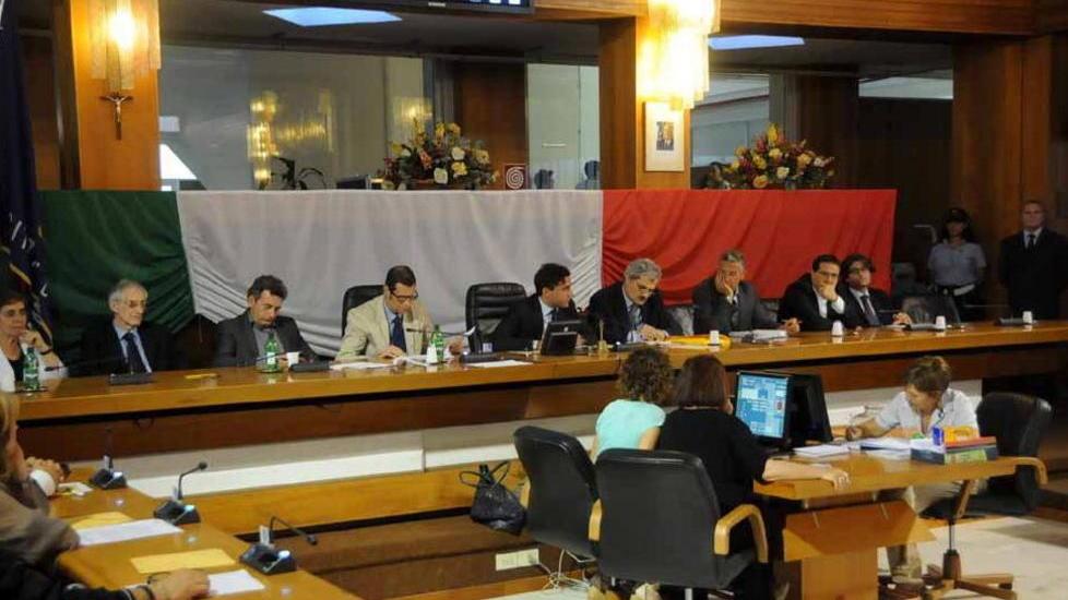 Crocifisso in tutte le scuole, l’impegno del Comune di Massa
