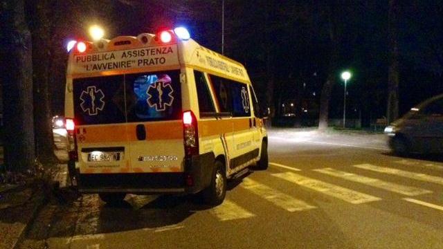 Un'ambulanza della Pubblica Assistenza in via Firenze (foto d'archivio)