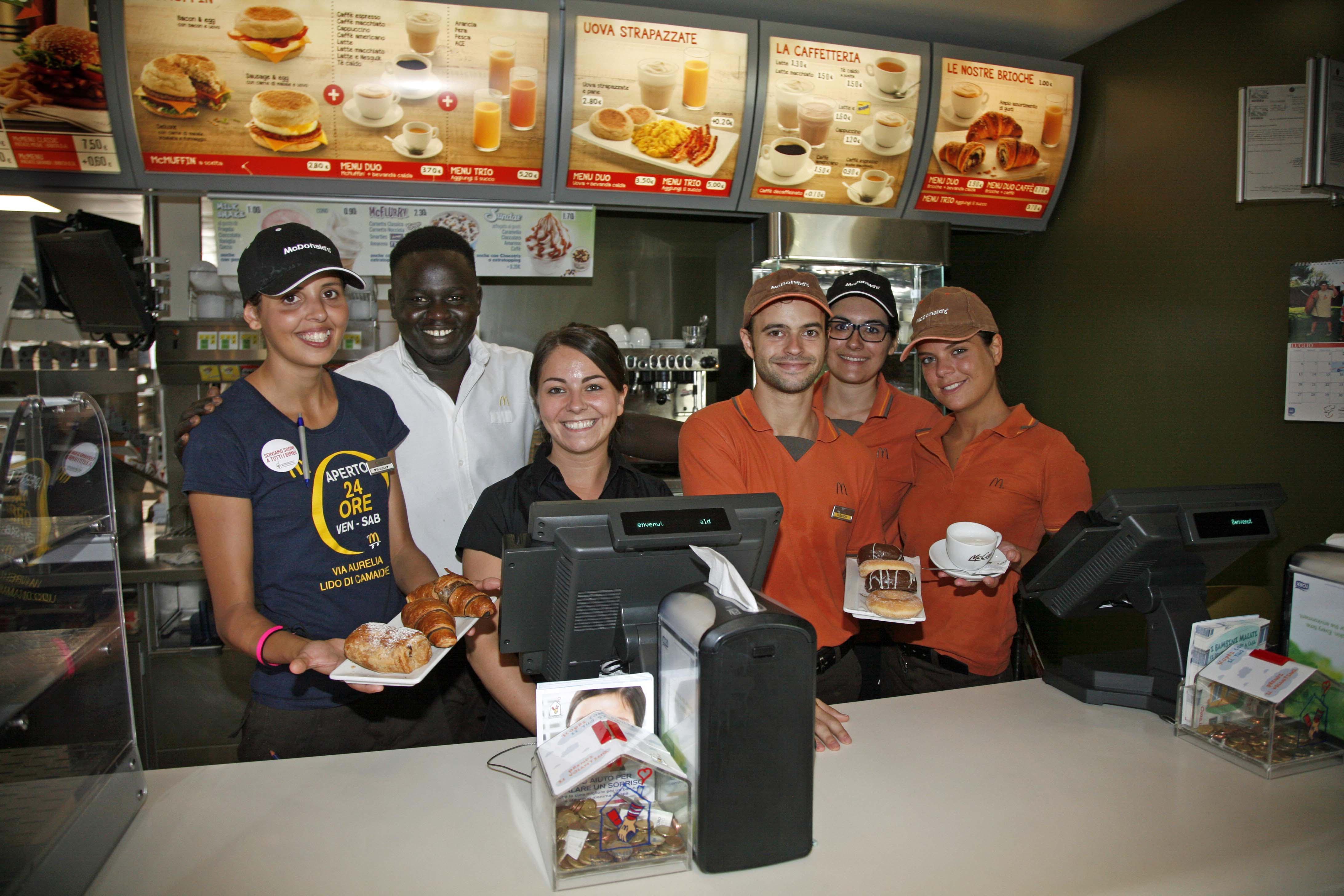 Giovani assunti ad un Mc Donald's
