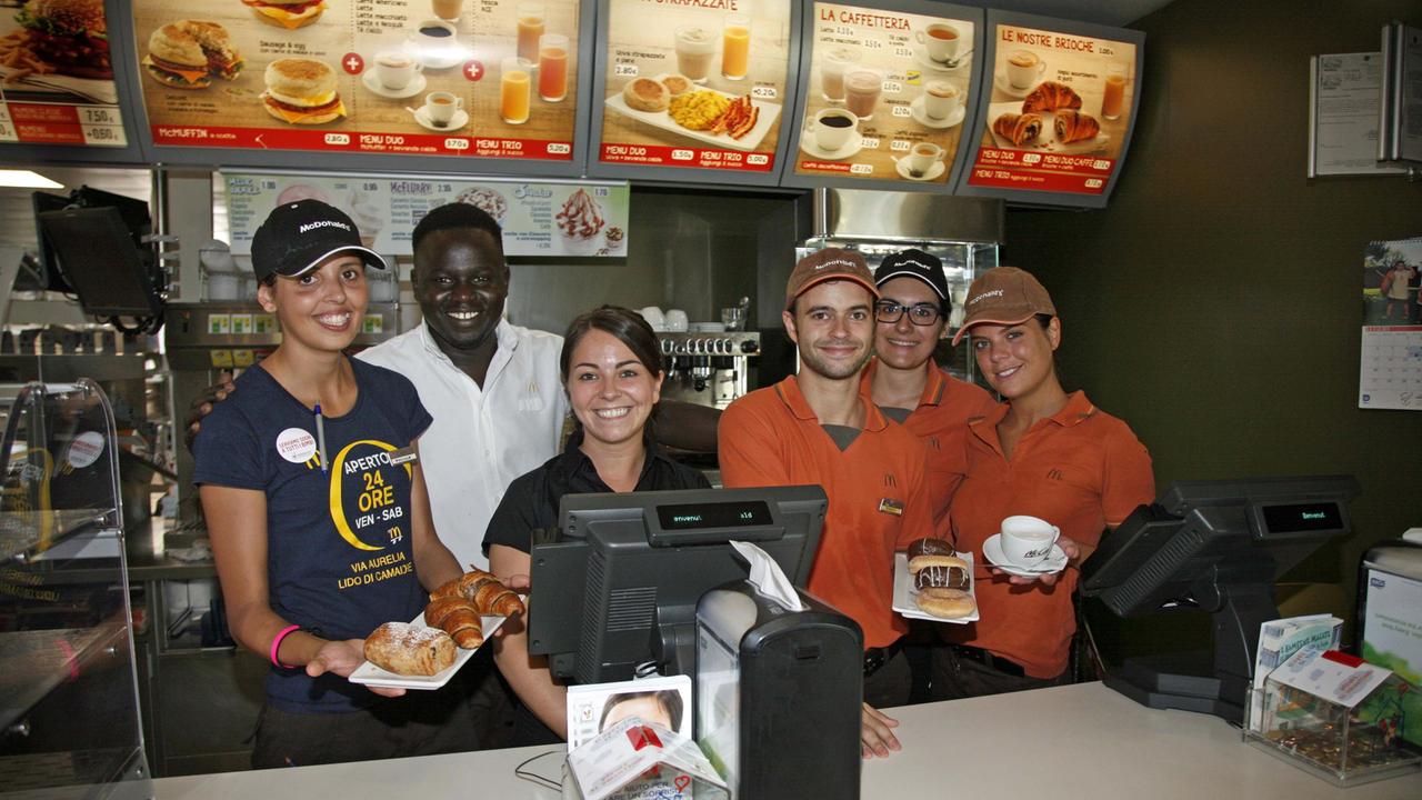 Giovani assunti ad un Mc Donald's