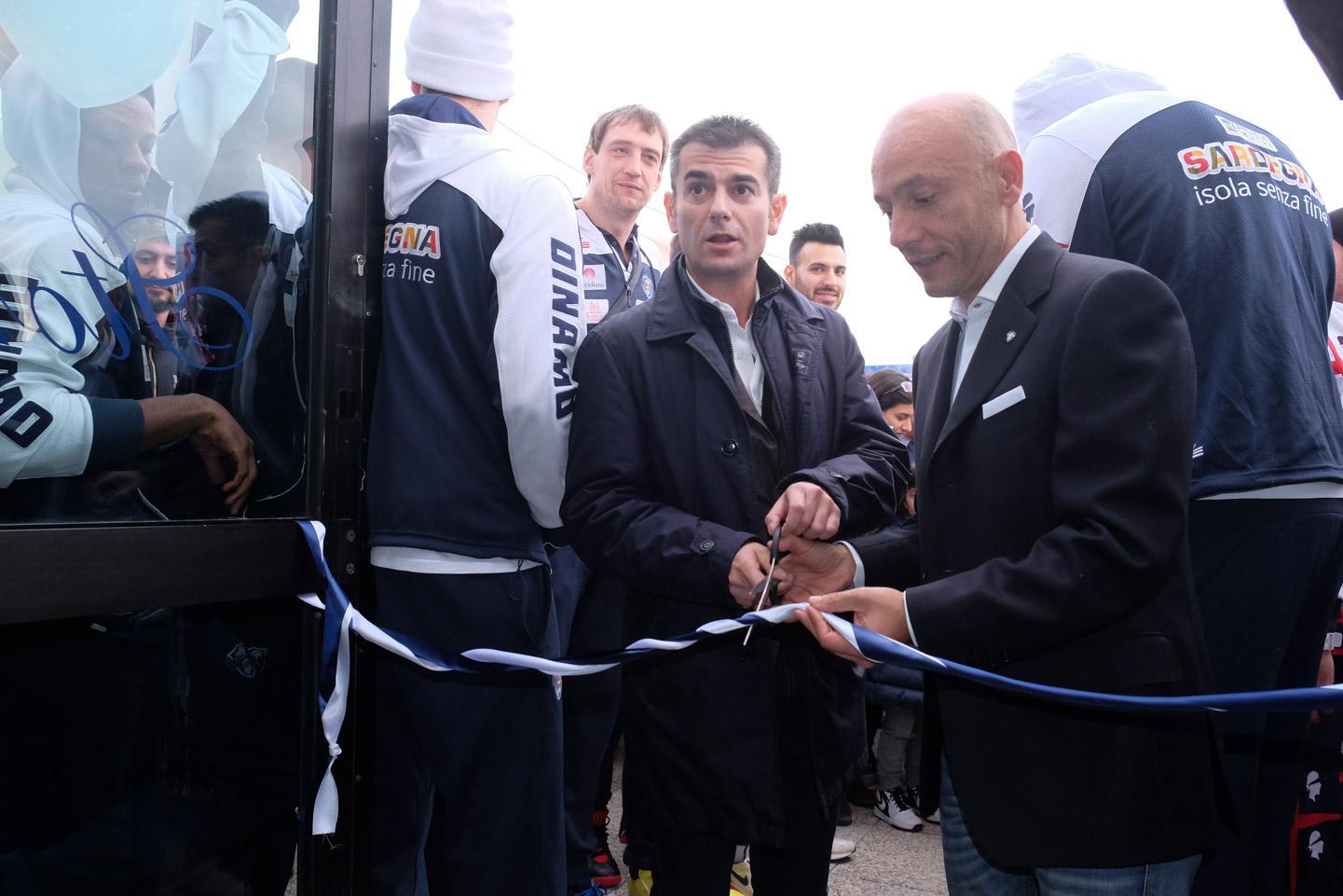 Il presidente della Dinamo Stefano Sardara e il sindaco di Cagliari Massimo Zedda (foto Rosas)