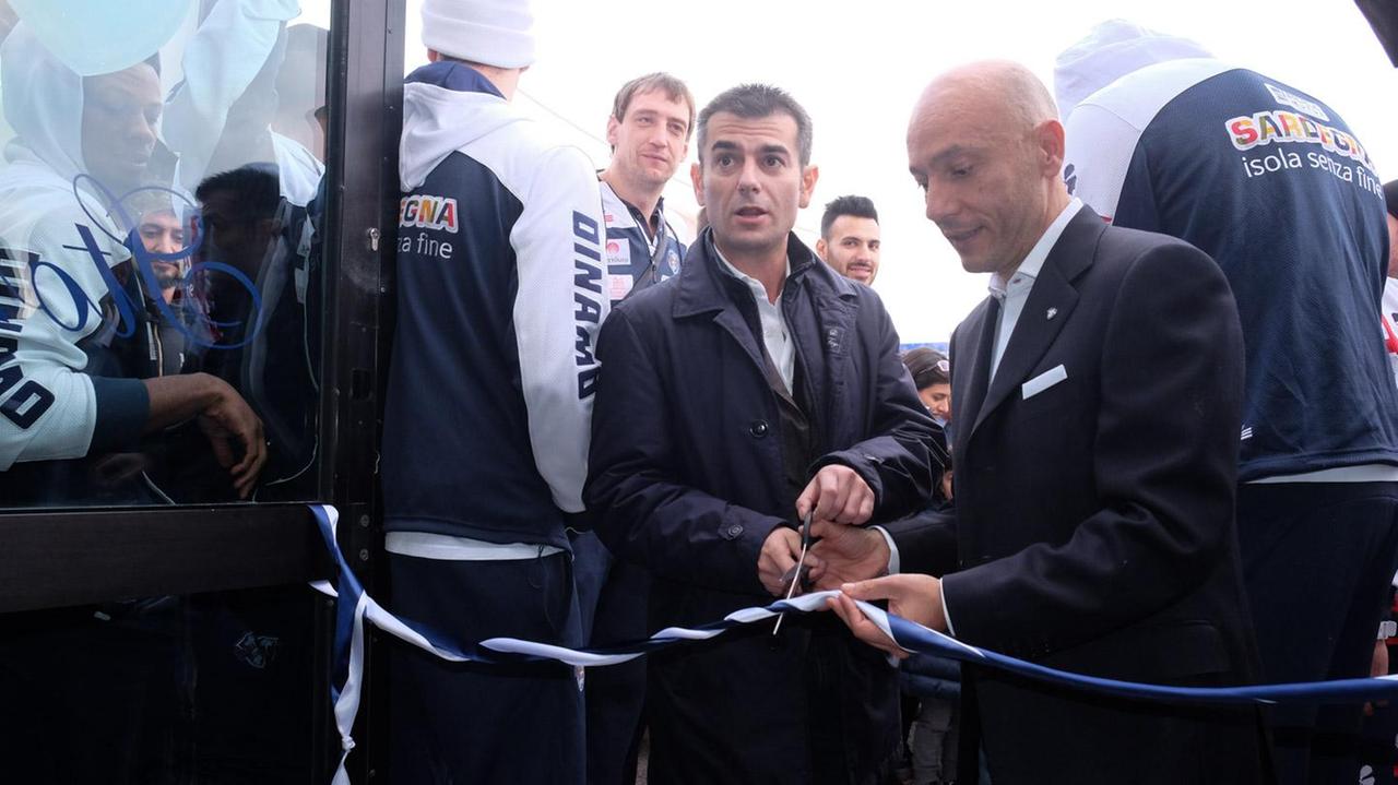 Il presidente della Dinamo Stefano Sardara e il sindaco di Cagliari Massimo Zedda (foto Rosas)