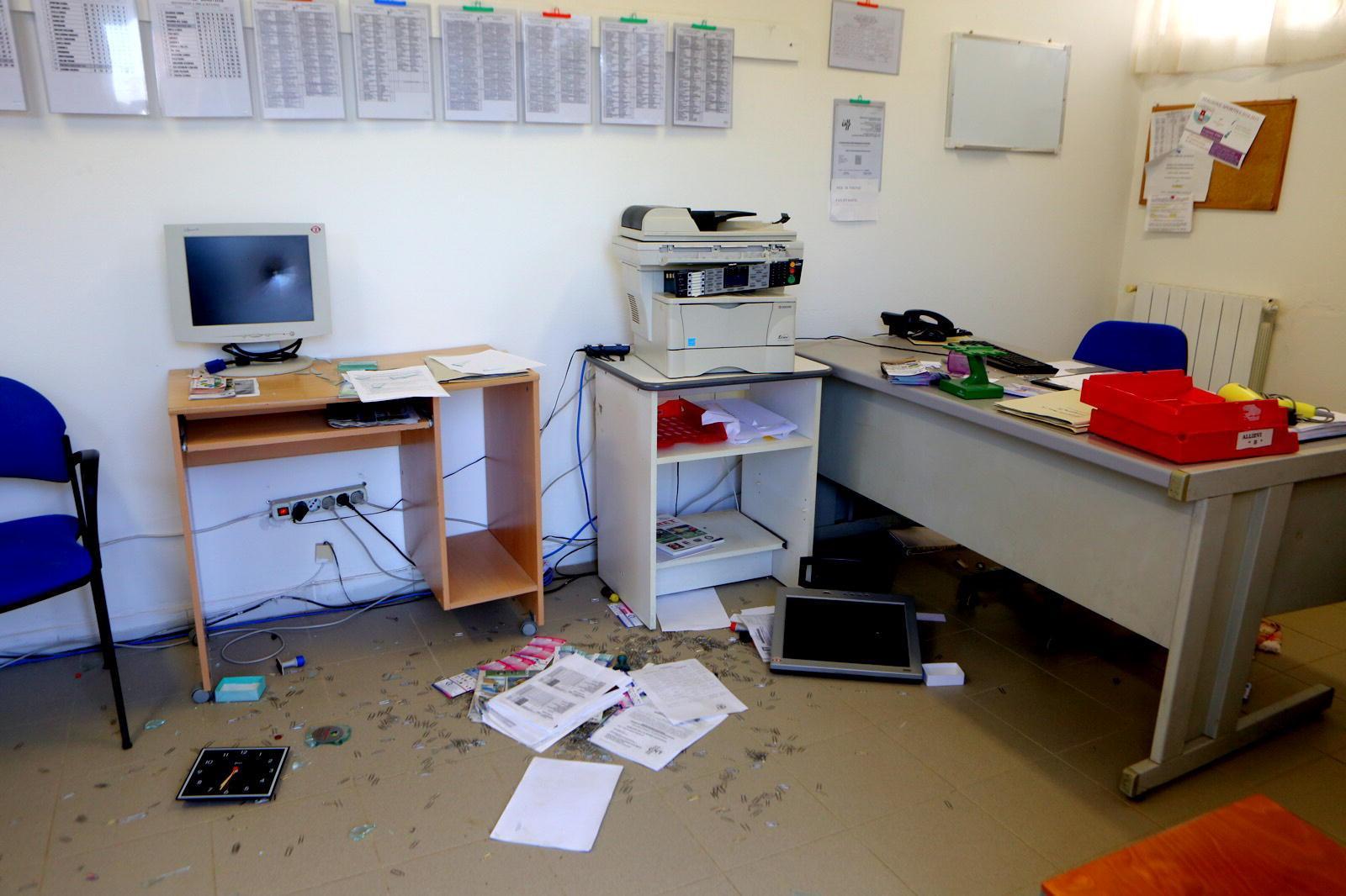 Gli uffici della segreteria devastati (Marzi Pentafoto)