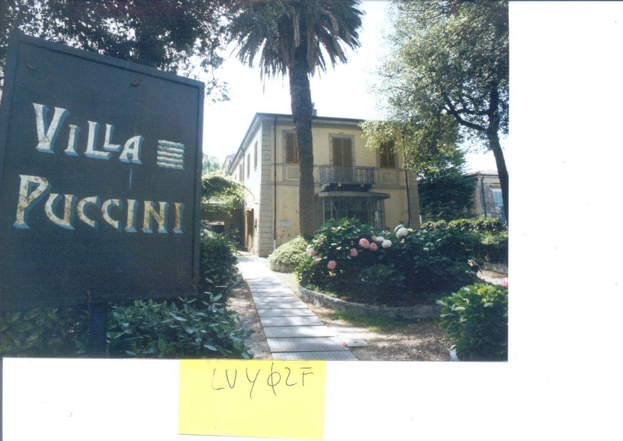 L'ingresso di Villa Puccini a Torre del Lago
