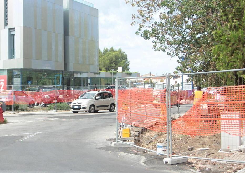 Riasfaltatura dell’incrocio tra via Pardi e via Aeroporto
