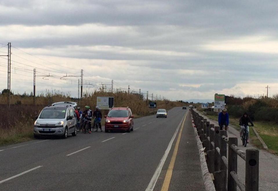 Ciclisti caduti sull’Aurelia, nuove polemiche 