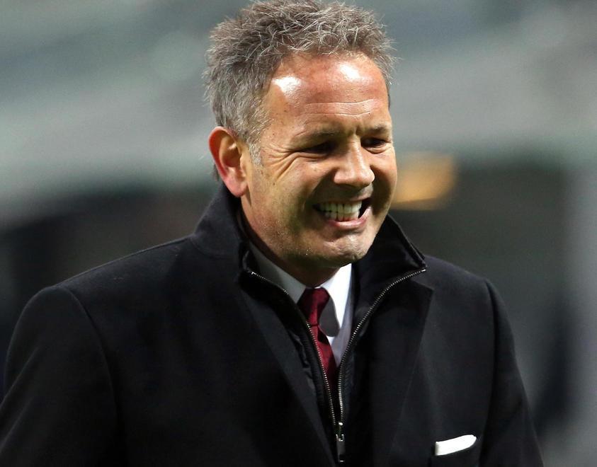 Milan, pari e fischi contro il Verona 