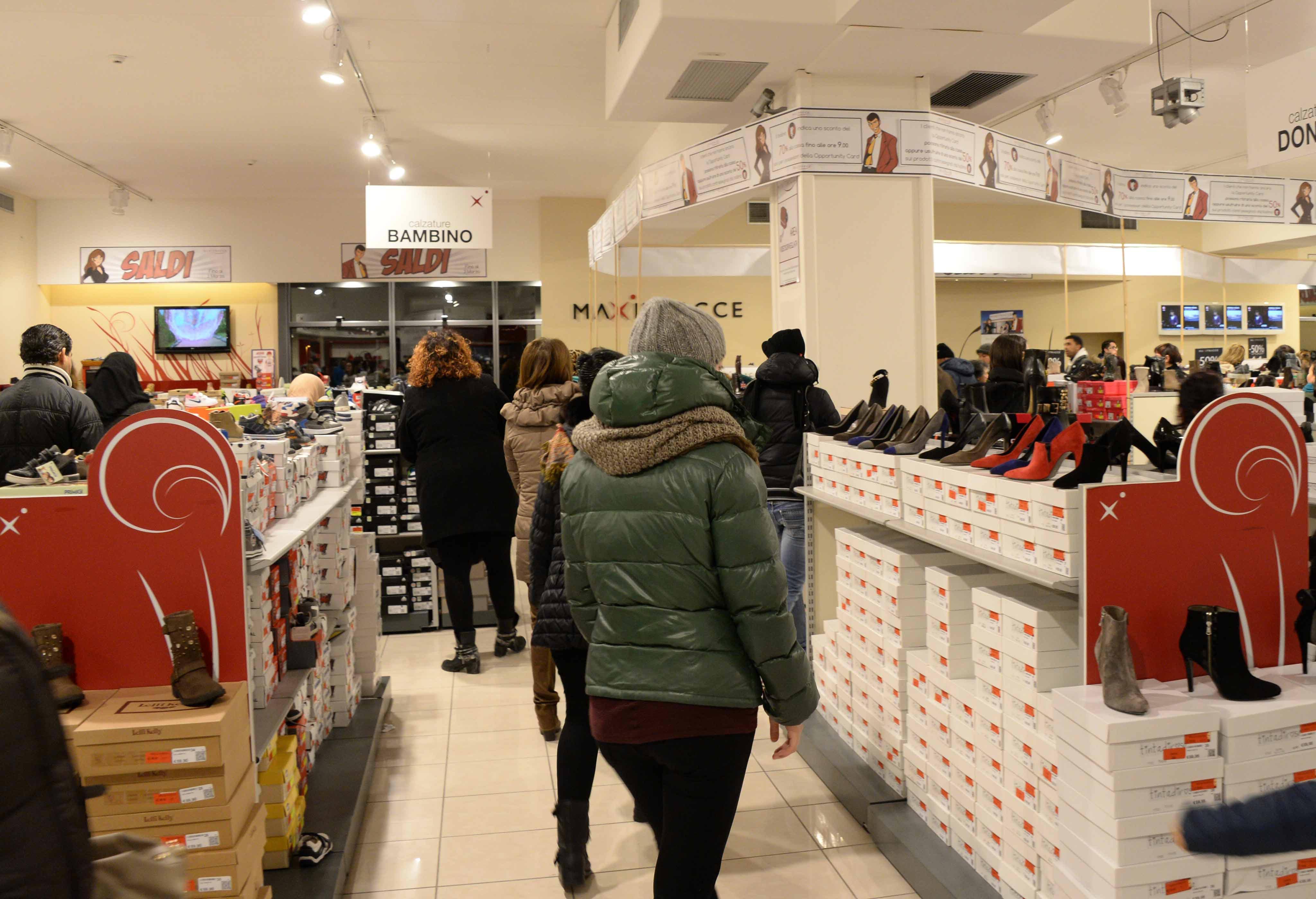 L'interno di un negozio Maxitracce (foto d'archivio)