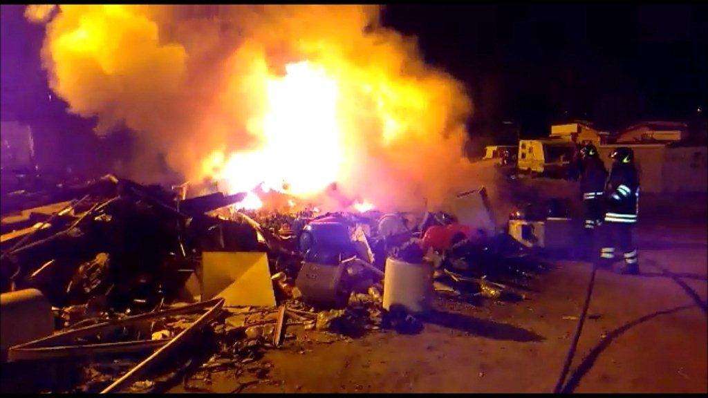 Un incendio al campo nomadi di Piandanna