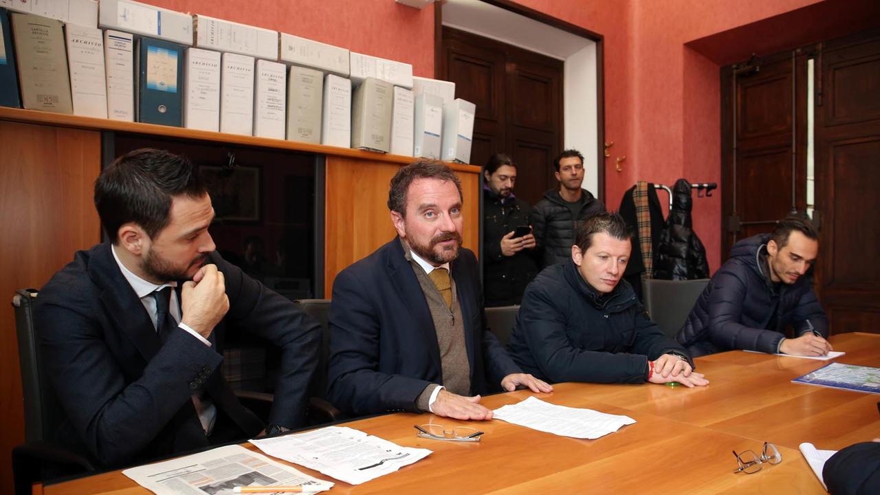 La conferenza stampa per annunciare la richiesta del consigli ostraordinario: da sinistra Baroncini, Sensi, Quaranta e Berti (Foto Nucci)