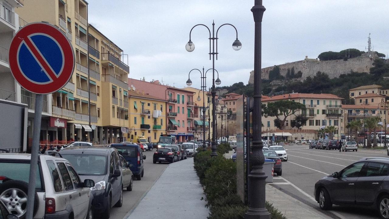 la pista ciclabile "cancellata" con una mano di vernice