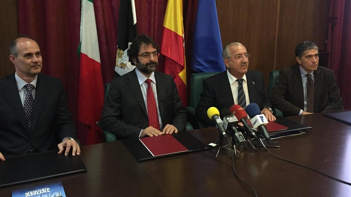 Da sinistra: Cesar Lopez Ansorena (segretario Generale Authority Ceuta), Massimo Provinciali (segretario generale Authority Livorno); Josè Francisco Torrado Lopez (presidente Autorità Portuale di Ceuta) e Roberto Lippi (responsabile promozione Authority Livorno)