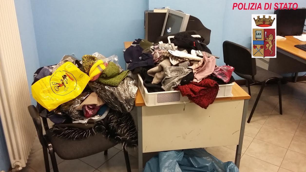 Un cittadino sventa un furto notturno alle bancarelle del Natale
