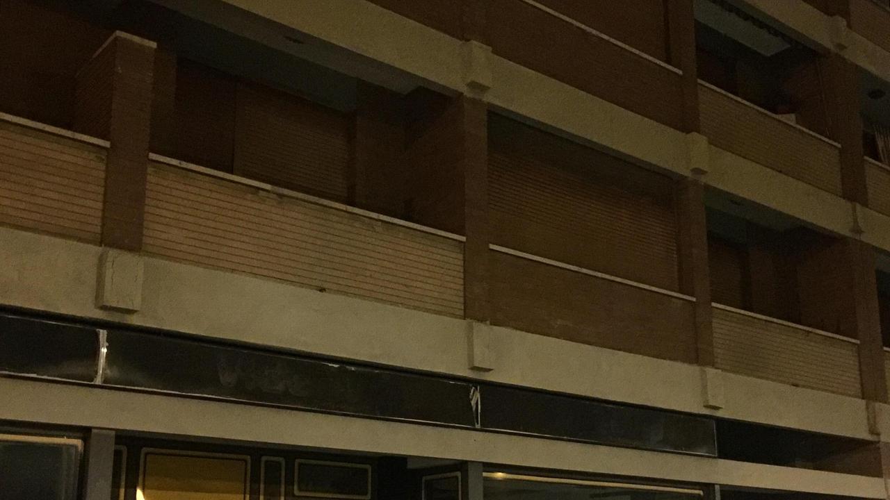 Il palazzo dove abita la famiglia intossicata dal monossido di carbonio (Foto Franco Silvi)
