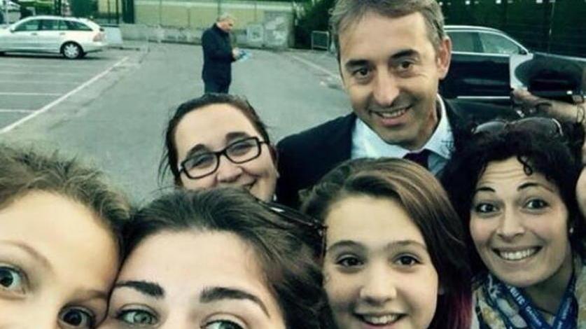 Il selfie con il tecnico diventa un rito