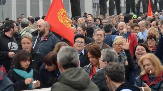 Raccolta di firme per rilanciare la metalmeccanica
