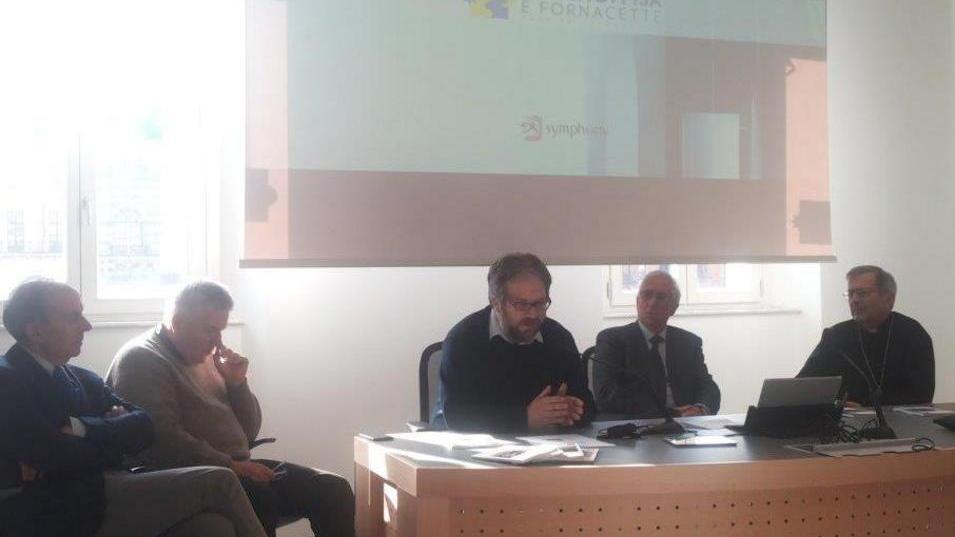 Alimenti per i poveri al posto delle strenne