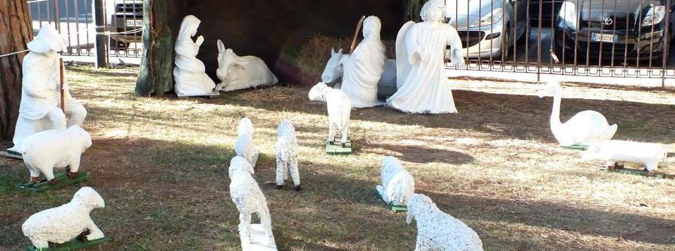 Presepe di cartapesta in piazza