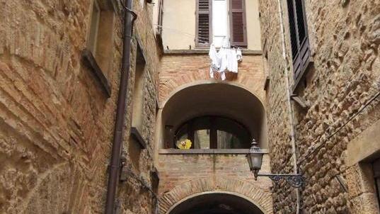 Visita alle case torri e ai maestri alabastrai