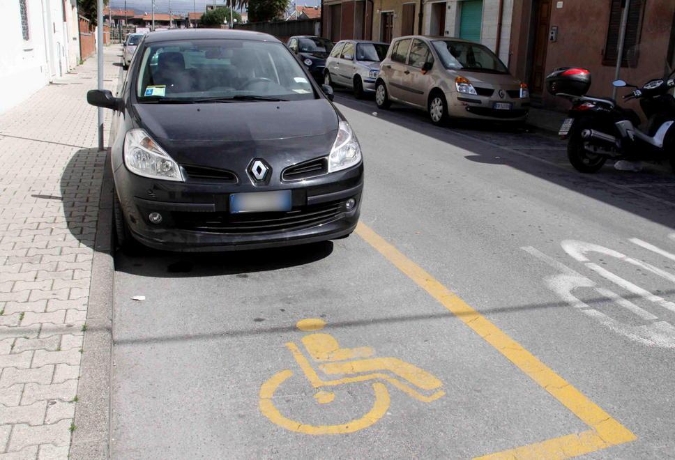 Stop sosta selvaggia sui posti per disabili 