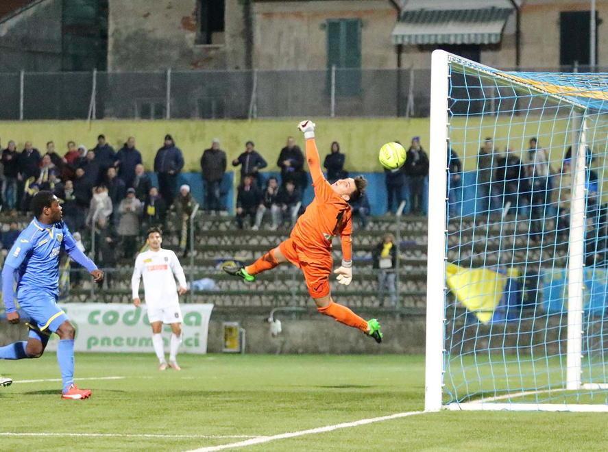 Il Pontedera in rimonta batte una buona Carrarese 
