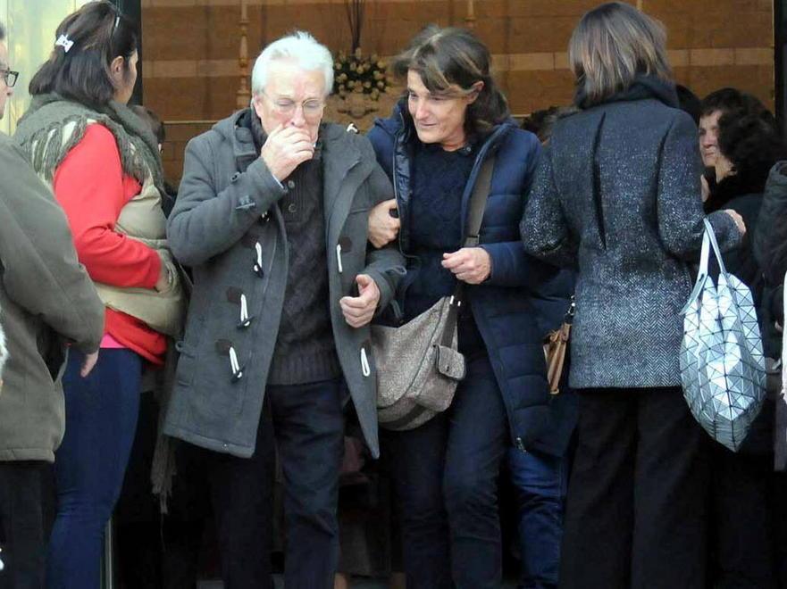Lacrime e commozione per l’addio a Elena 