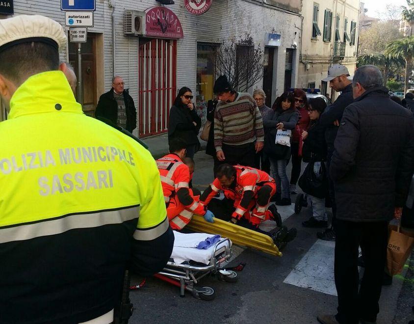 Inciampa e finisce all’ospedale 