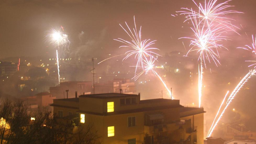 «I botti a Capodanno a Modena? Liberi se sono esplosi nelle aree private»