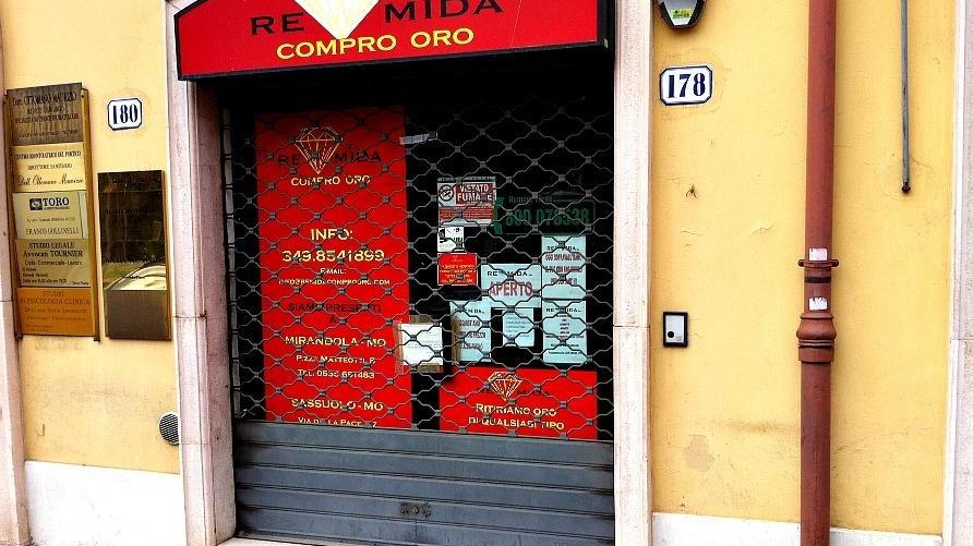 Il negozio Re Mida di Corso Canalchiaro a Modena