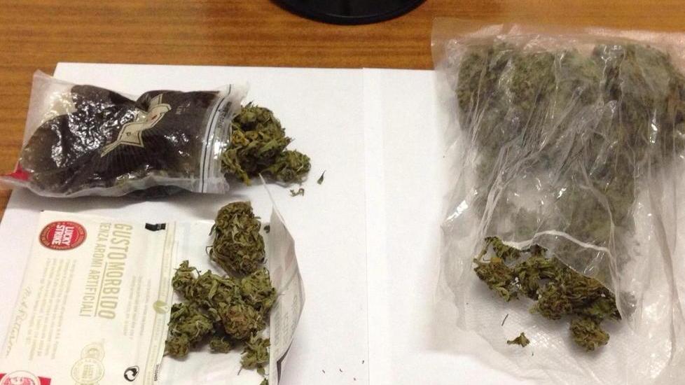 Sul bus con la droga nello zaino