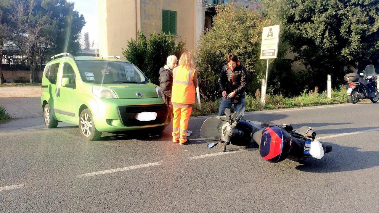 I mezzi coinvolti nell'incidente (Marzi Pentafoto)