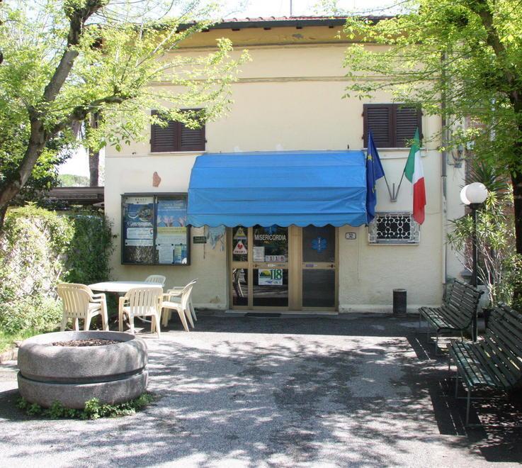 Otto profughi a Vittoria Apuana 