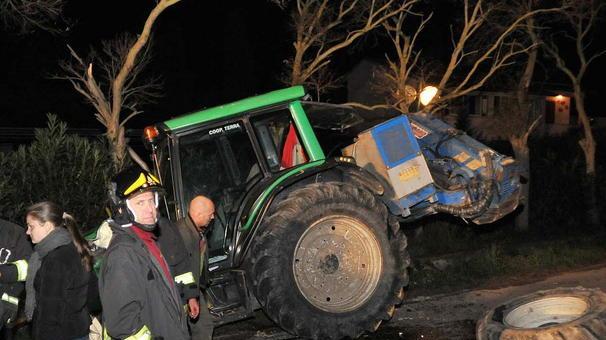 Automobile contro trattore Nessun ferito in modo grave