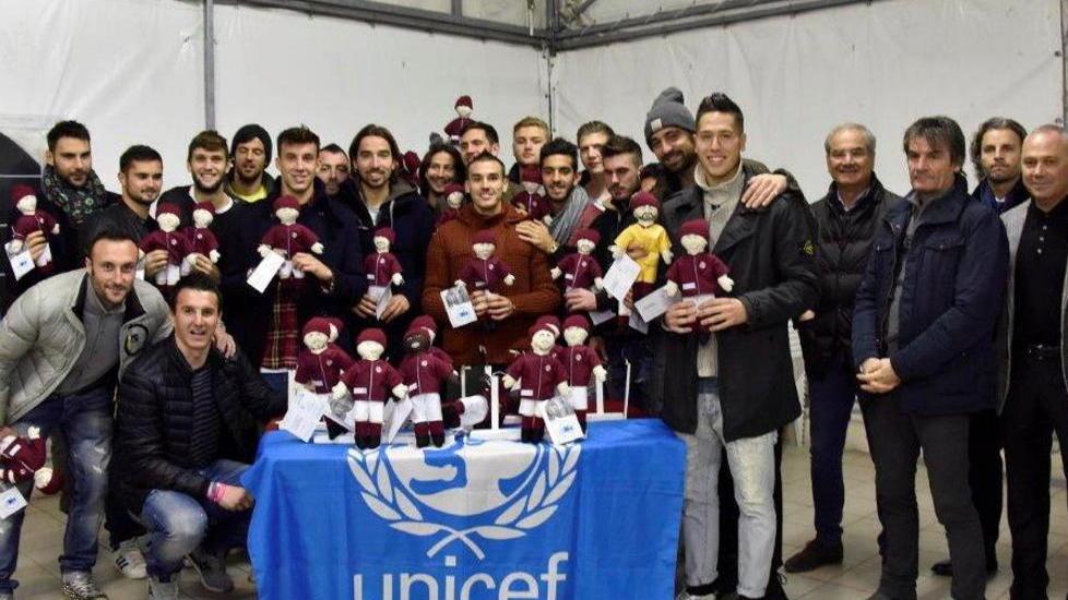 E la squadra abbraccia i tifosi