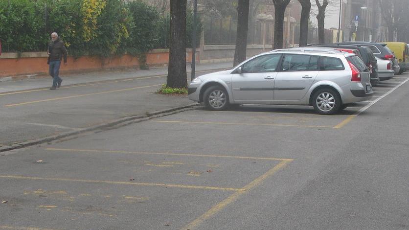 Via Carducci, parcheggio e dubbi