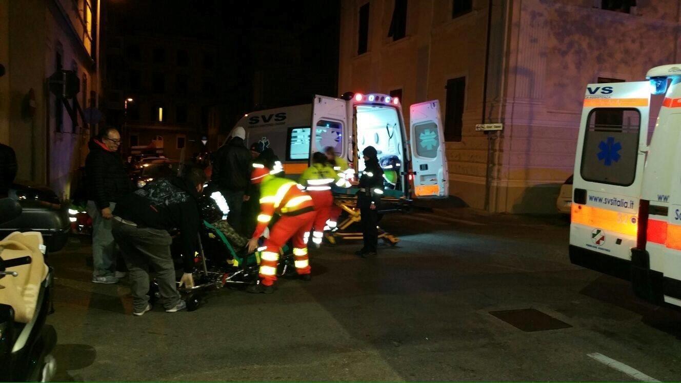 Scontro fra due scooter su viale Carducci, tre feriti   