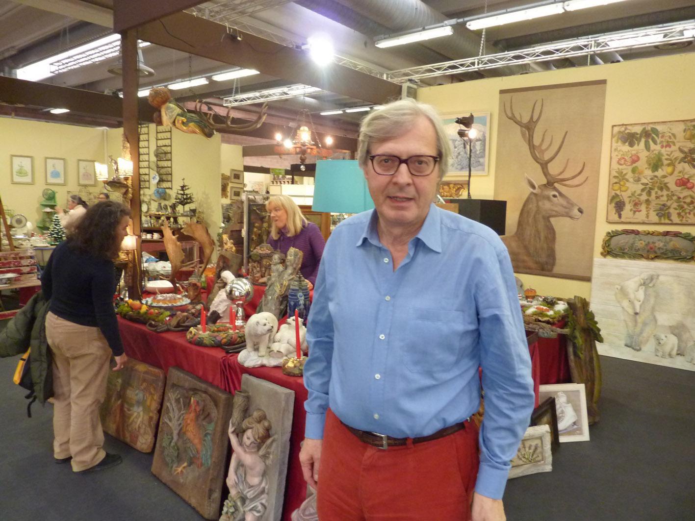 Vittorio Sgarbi in visita a Modenantiquaria