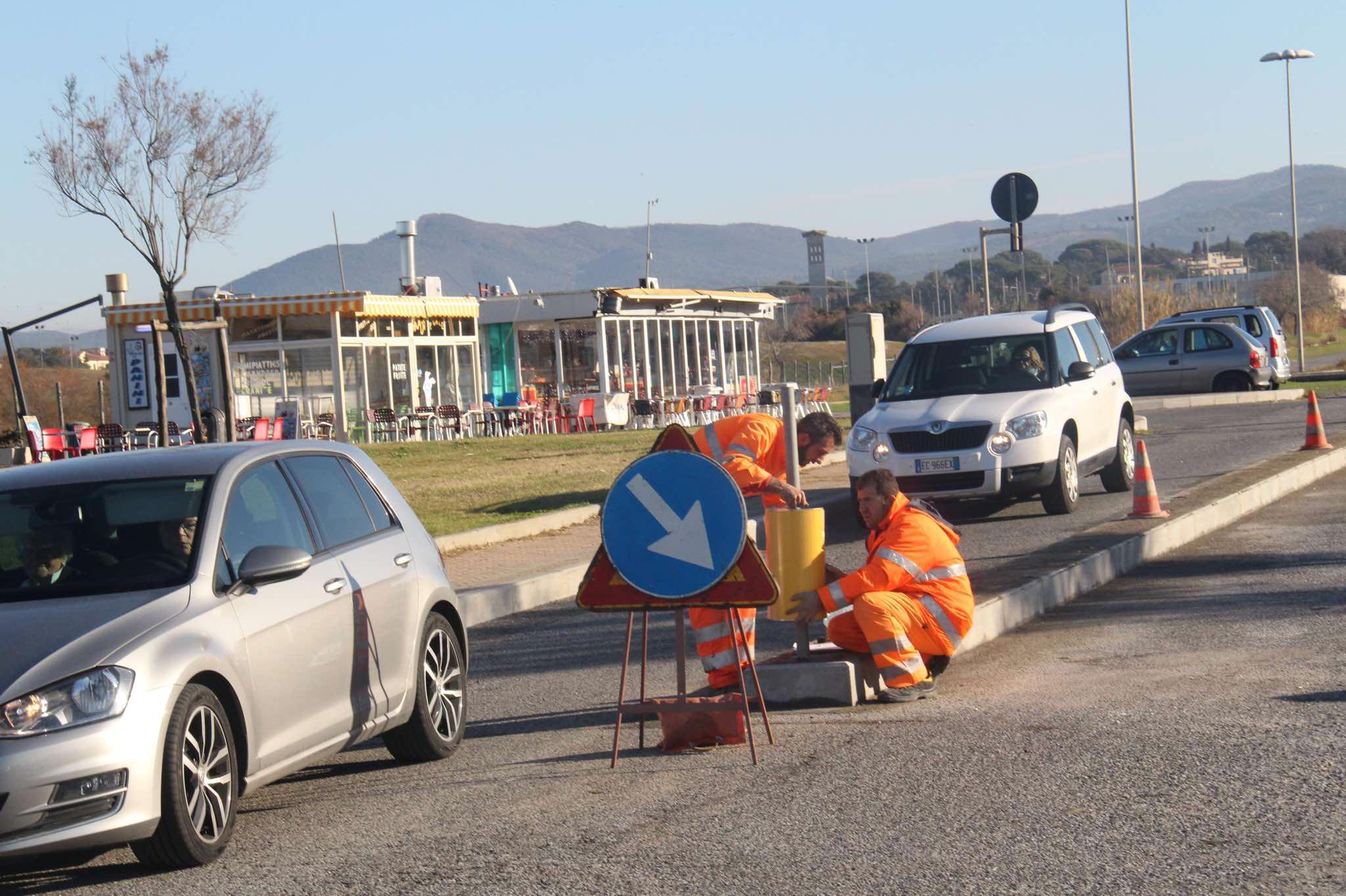 No ai camper e stop alla sosta selvaggia nel parcheggio davanti ai Tre Ponti 