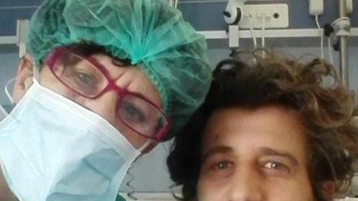 Simone Pantani con mamma Paola prima di entrare in sala operatoria